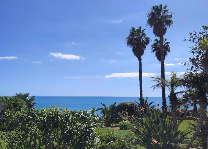 Апартаменты Lovely 1 Bedroom In Da