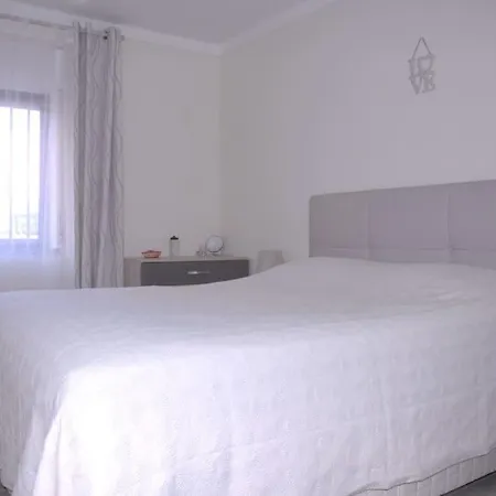 Lovely 1 Bedroom In Da Apartment *