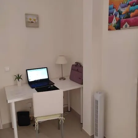 Lovely 1 Bedroom In Da Apartment *